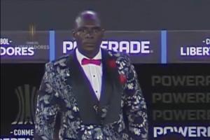 半岛体育官网-男人最好的医美“巴塞罗那”主帅卡斯蒂略再次燕尾服亮相