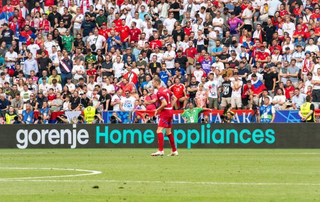 半岛体育-【欧洲杯】约维奇压哨绝平，塞尔维亚1-1斯洛文尼亚